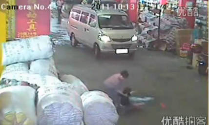 Chinese Toddler Hit and Run Video: 'Bystander Effect' to Blame for Behavior of Passersby, Says Psychologist