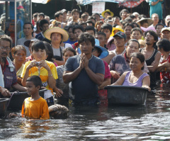 Bangkok Flood Latest: No Major Defenses Left Between Flood Waters and City Center