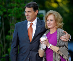 Perry the Latest Presidential Candidate to Sign 'Marriage' Pledge