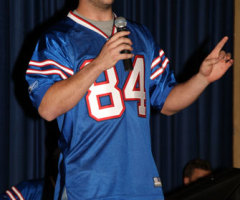 NFL Buffalo Bills Players Talk Faith in God to 900 People