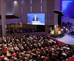 Churches Not Canceling Worship on Christmas Sunday; Will People Show Up?