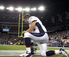 Jesus Would Condemn Tim Tebow for Praying Like Pharisees, Columnist Says