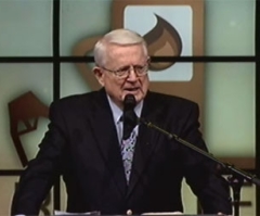 Interview: Charles R. Swindoll on Public Speaking and Letting God Lead Our Lives