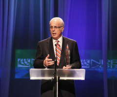 Mike Huckabee, John MacArthur Among Honorees at NRB 2013 Awards Night